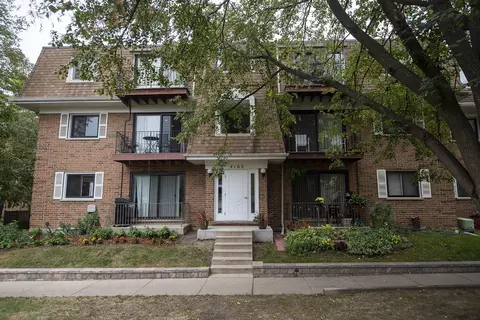4162 Cove Ln #2B, Glenview, IL 60025