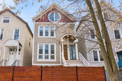 1243 W Barry Ave, Chicago, IL 60657