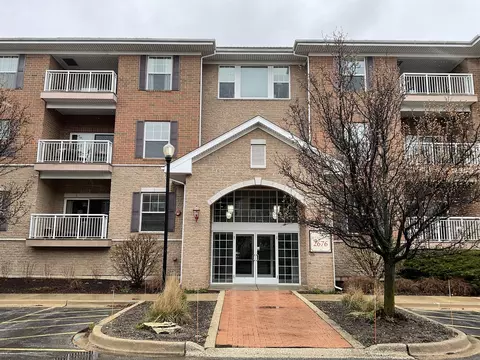 2676 Stone Cir #302, Geneva, IL 60134
