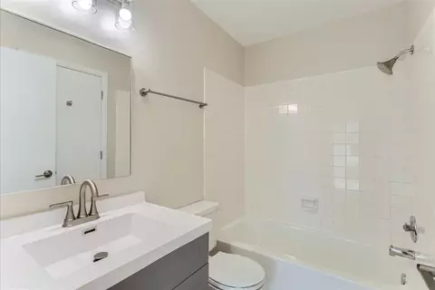 2464 Devonshire Ct, Aurora, IL 60502 photo 12