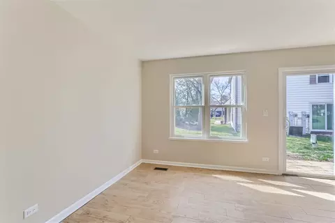 2464 Devonshire Ct, Aurora, IL 60502 photo 4