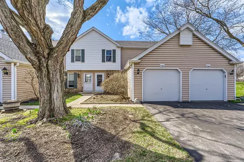 2464 Devonshire Ct, Aurora, IL 60502