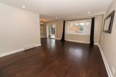 661 Lance Dr, Des Plaines, IL 60016 photo 2