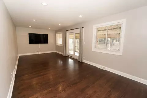 661 Lance Dr, Des Plaines, IL 60016 photo 5