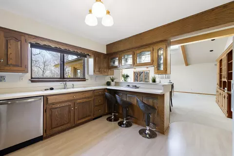 Kitchen - 18 Brighton Ln, Oak Brook, IL 60523 photo 1 of 2