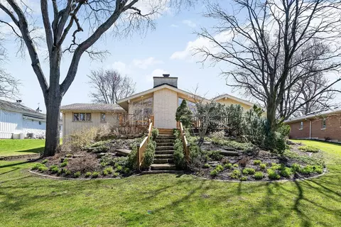 Exterior - 18 Brighton Ln, Oak Brook, IL 60523 photo 5 of 7