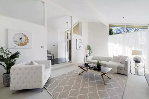 Living - 18 Brighton Ln, Oak Brook, IL 60523 photo 2 of 5