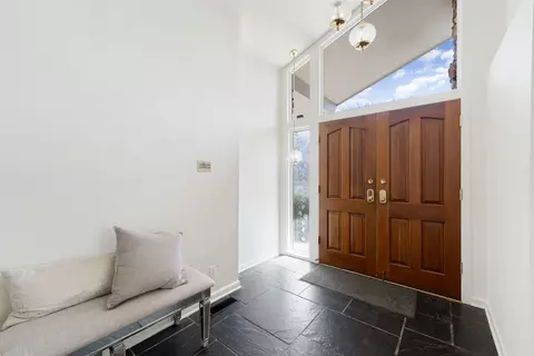 Entry Way - 18 Brighton Ln, Oak Brook, IL 60523 photo 1 of 1