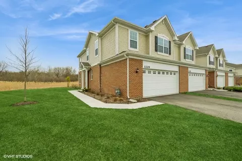 1229 Draper Rd, Mchenry, IL 60050
