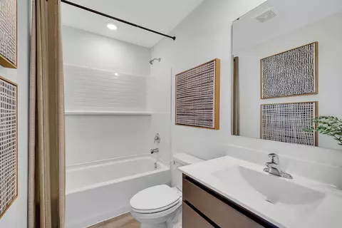 Bath - 326 Summit Cir, Lombard, IL 60148 photo 6 of 6