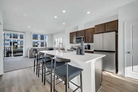 Kitchen - 326 Summit Cir, Lombard, IL 60148 photo 5 of 7