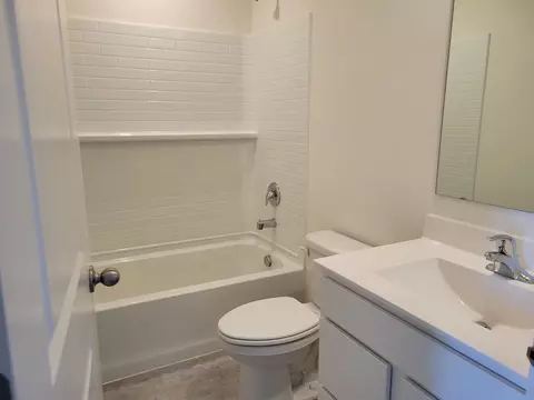 Bath - 326 Summit Cir, Lombard, IL 60148 photo 3 of 6