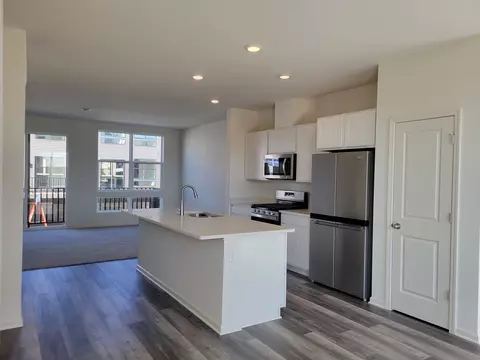 Kitchen - 326 Summit Cir, Lombard, IL 60148 photo 3 of 7