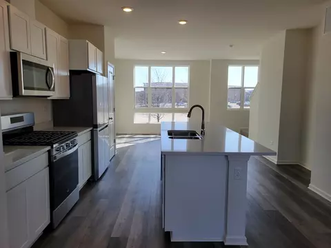 Kitchen - 326 Summit Cir, Lombard, IL 60148 photo 2 of 7