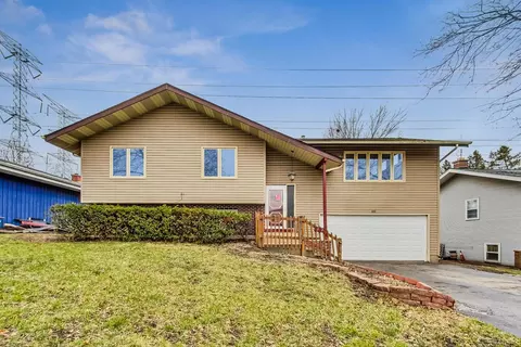 307 Crest Dr, Cary, IL 60013