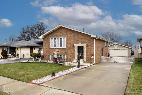 8607 S 78th Ave, Bridgeview, IL 60455