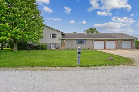 104 W 4th St, Broadlands, IL 61816