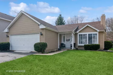 608 Hampton Cir, Elgin, IL 60120