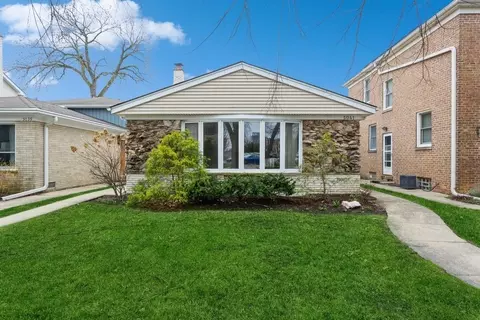 5041 Mulford St, Skokie, IL 60077