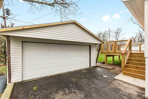 Exterior - 1314 Pinehurst Dr, Bloomington, IL 61704 photo 5 of 7