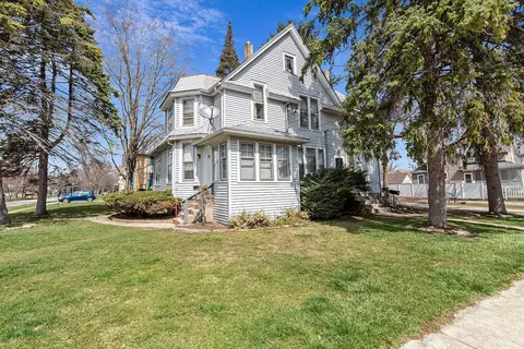 602 N Madison St, Woodstock, IL 60098