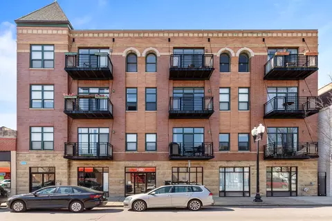 4050 N Lincoln Ave #404, Chicago, IL 60618