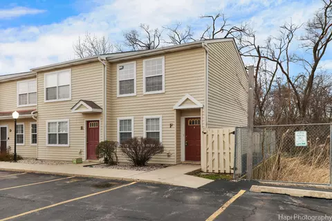 661 W Liberty St #F, Wauconda, IL 60084