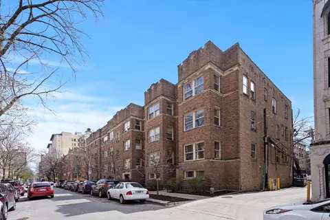 549 W Surf St #1B, Chicago, IL 60657