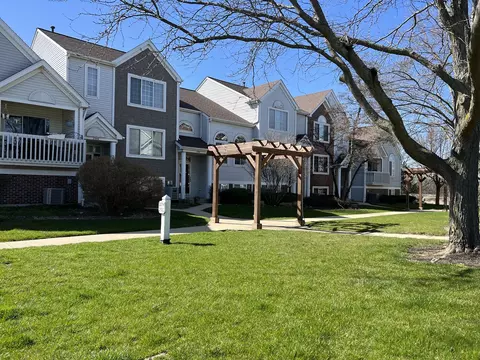 2310 Dawson Ln, Algonquin, IL 60102