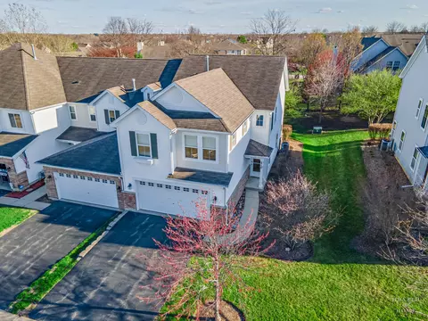 610 Grand Canyon Cir #158, Crystal Lake, IL 60014
