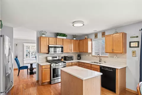 Kitchen - 6915 Twin Falls Dr, Plainfield, IL 60586 photo 2 of 2