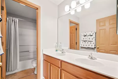 Bath - 6915 Twin Falls Dr, Plainfield, IL 60586 photo 1 of 3