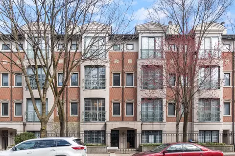 1425 S Prairie Ave, Chicago, IL 60605