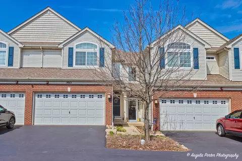 9913 Cummings St, Huntley, IL 60142
