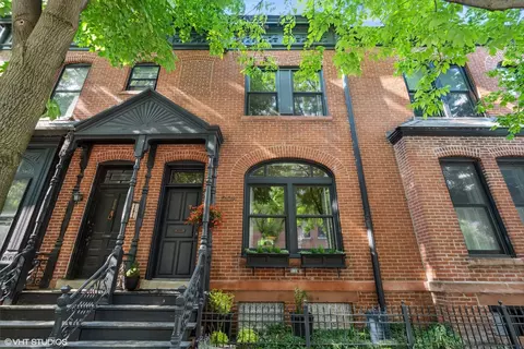 204 W Saint Paul Ave, Chicago, IL 60614