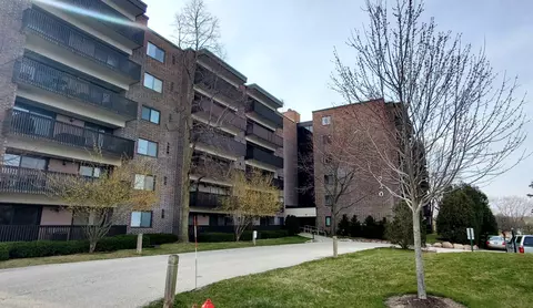 920 Vose Dr #307, Gurnee, IL 60031