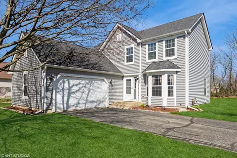 2330 Applewood Ln, Woodstock, IL 60098