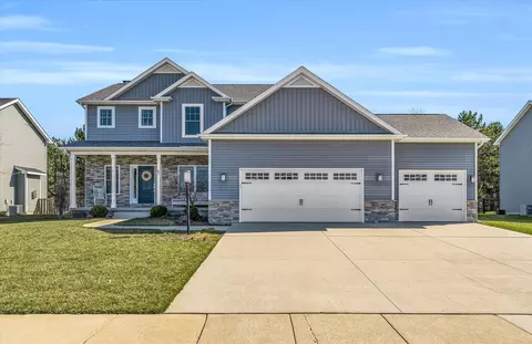 3009 Applewood Dr, Monticello, IL 61856