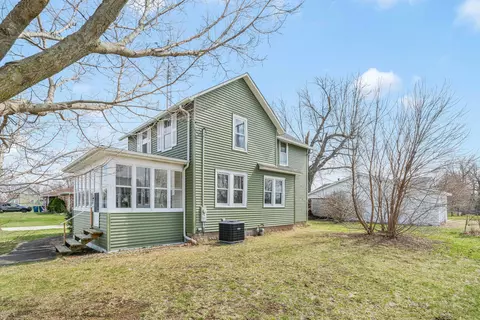 401 S Robinson St, Earlville, IL 60518