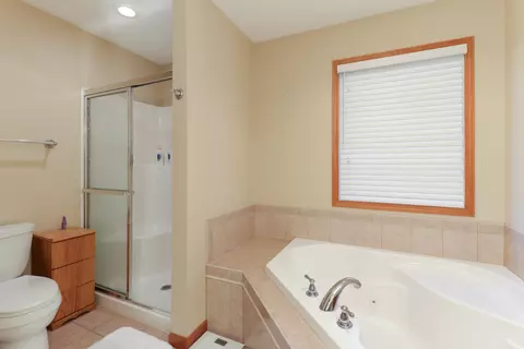 Bath - 2374 Heather Ridge Dr, Normal, IL 61761 photo 3 of 4