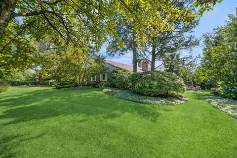90 Wagner Rd, Northfield, IL 60093