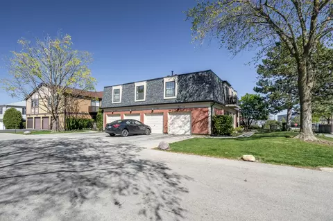 1390 E Inverrary Ln #1B, Palatine, IL 60074