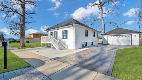 650 E 153rd St, Phoenix, IL 60426