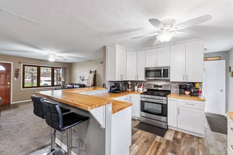 6404 E Flora St, Kankakee, IL 60901 photo 2