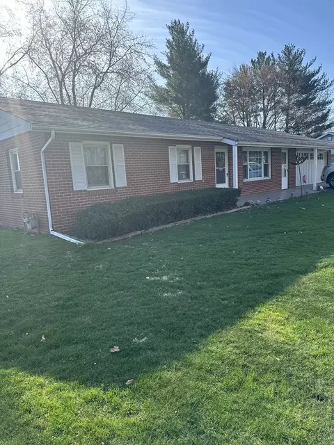 204 Gilmore Ave, Le Roy, IL 61752