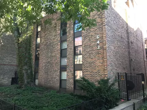 643 W Barry Ave #2A, Chicago, IL 60657