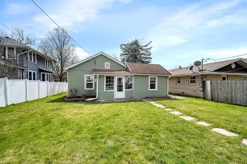 Exterior - 330 E Main St, Morris, IL 60450 photo 3 of 5