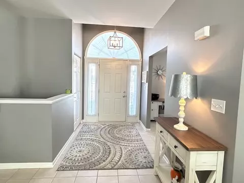 Entry Way - 114 Oakton St, Mchenry, IL 60050 photo 1 of 2