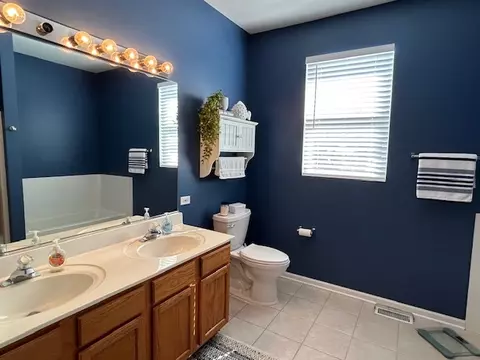 Bath - 114 Oakton St, Mchenry, IL 60050 photo 3 of 4