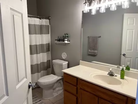 Bath - 114 Oakton St, Mchenry, IL 60050 photo 4 of 4